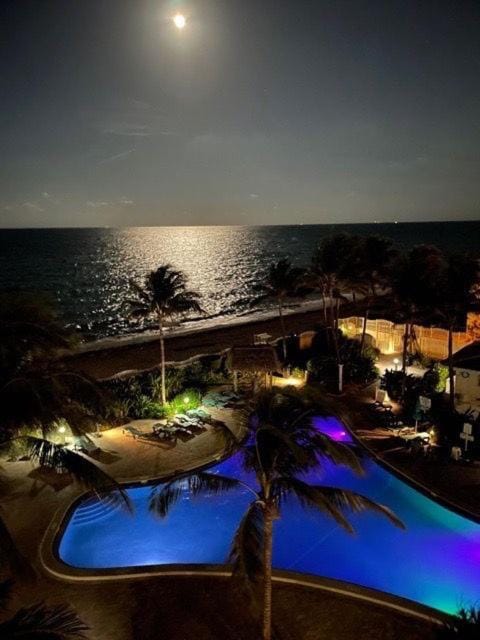 Miami Hollywood Two Bedroom Penthouse With Intracoastal View 005-22bvic Apartment in Hollywood Beach