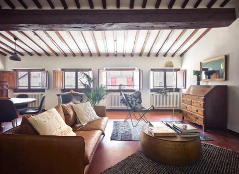 Facade/entrance, Living room, Seating area