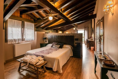 Shower, Bathroom, TV and multimedia, Coffee/tea facilities, Balcony/Terrace, Seating area, Mountain view, Bath
