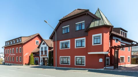 Facade/entrance