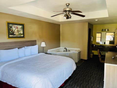 Alpine Valley Inn Inn in Helen