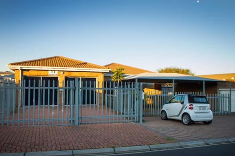 Property building, Facade/entrance, Sunset