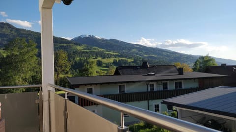 Seating area, Dining area, Mountain view