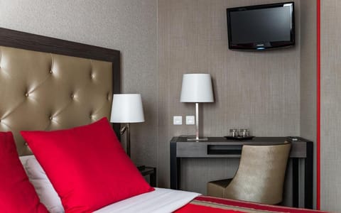 Eiffel Kennedy Hotel in Paris