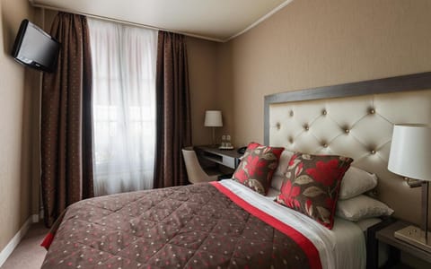 Eiffel Kennedy Hotel in Paris