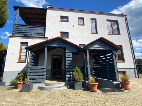 Property building, Facade/entrance, Day