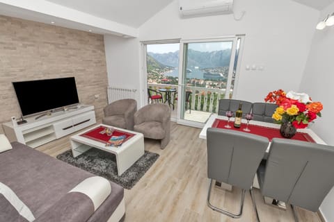 City view, Garden view, Sea view