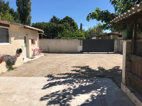 Charmant T2 au calme proche centre Apartment in Arles