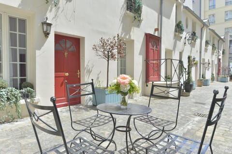 Patio, Day, Balcony/Terrace