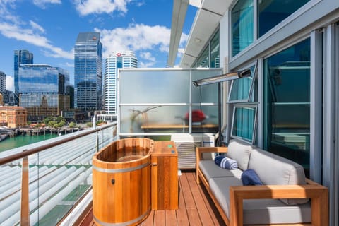 Hot Tub, Hot Tub, Seating area, City view, City view