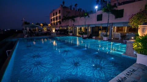Swimming pool