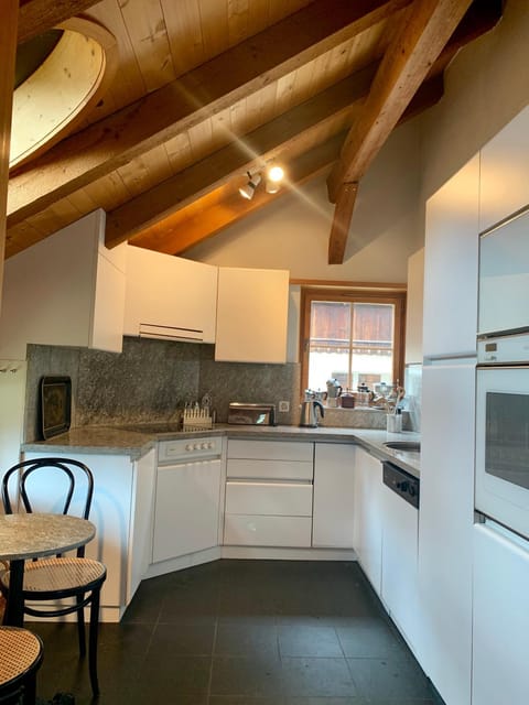 Kitchen or kitchenette, Communal kitchen