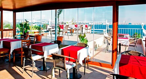 Restaurant/places to eat, View (from property/room), Balcony/Terrace, Food and drinks