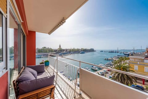 Balcony/Terrace, Seating area, City view, Sea view
