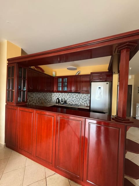 Coffee/tea facilities, Kitchen or kitchenette, oven, kitchen