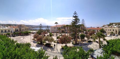 Neighbourhood, Balcony/Terrace, City view, Street view