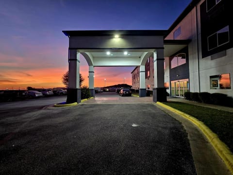 Property building, Day, Night, Natural landscape, Sunrise, Sunset, Parking