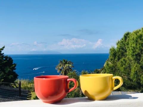 Coffee/tea facilities, Sea view
