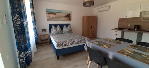 Kitchen or kitchenette, Photo of the whole room