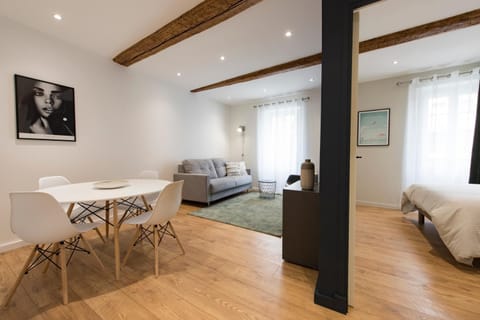 APPARTEMENT 1 NEUF sur le port à coté de la plage Apartment in Saint-Raphael