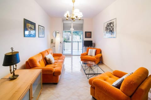 Galilei61 - 3 camere, 2 bagni, garage e vista mare Apartment in Sanremo