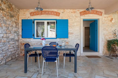 Patio, Facade/entrance
