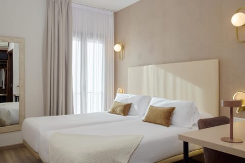Bed, Balcony/Terrace, Photo of the whole room, Decorative detail, Bedroom