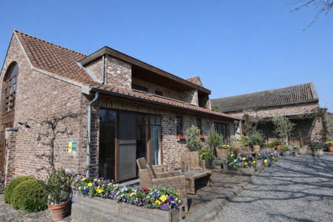 Property building, Spring, Balcony/Terrace