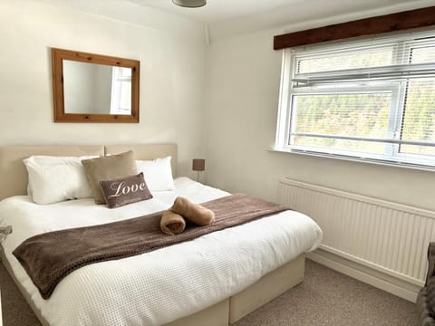 Afan Forest House - Private doubles or Twin options! House in Wales