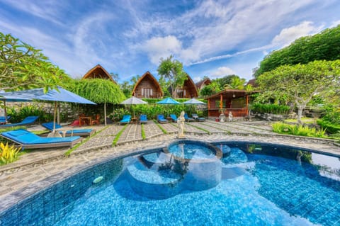 Property building, Garden, Garden view, Pool view, Swimming pool, sunbed