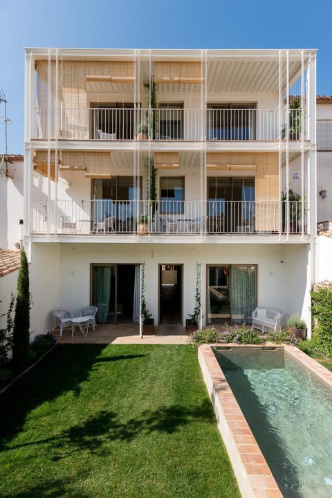 Property building, Garden, On site, Swimming pool, Swimming pool