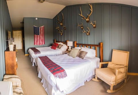 Photo of the whole room, Bedroom, River view