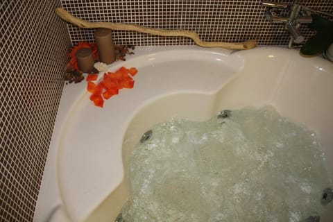 Bathroom, Spa and wellness centre/facilities