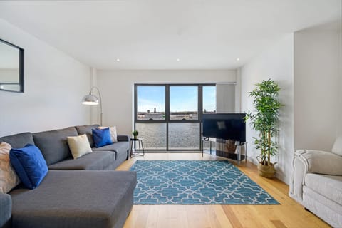 Host & Stay - Waterfront View Apartment in Liverpool