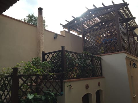 Facade/entrance, Balcony/Terrace