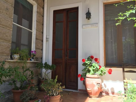 Patio, Facade/entrance