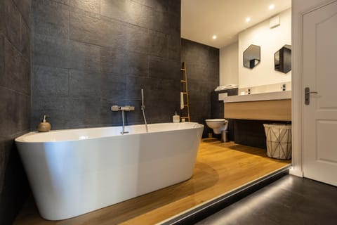 Shower, Toilet, Bathroom, Bath