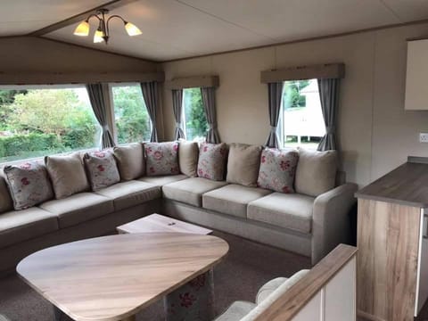 Luxury Holiday Caravan Home Campground/ 
RV Resort in England