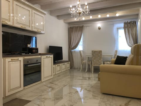 Facade/entrance, Decorative detail