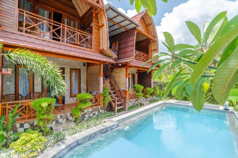 Property building, Balcony/Terrace, Pool view, Swimming pool