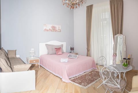 Bed, Photo of the whole room