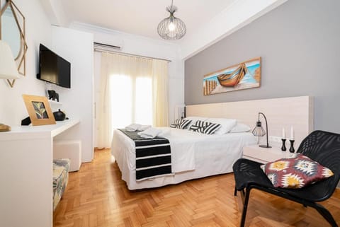 Photo of the whole room, Bedroom