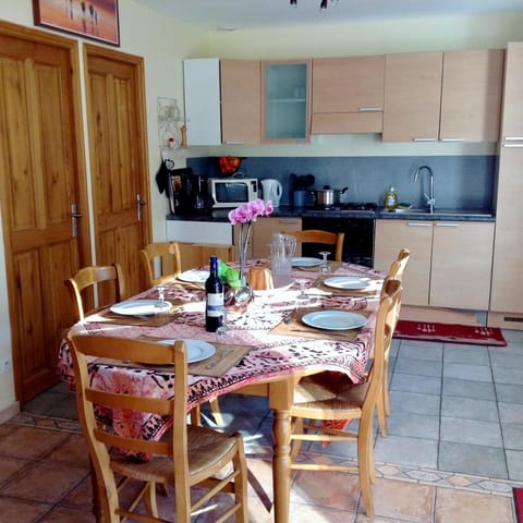 Camping La Garenne De Moncourt Campground/
RV Resort in Hauts-de-France