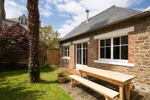 Property building, Patio, Garden