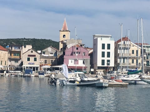 Nearby landmark, Neighbourhood