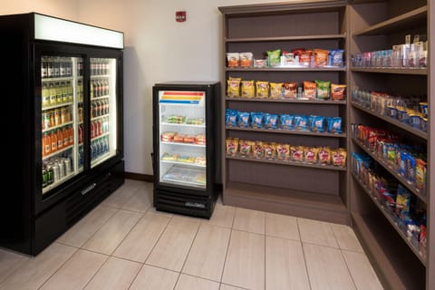 On-site shops, Supermarket/grocery shop, Shopping Area