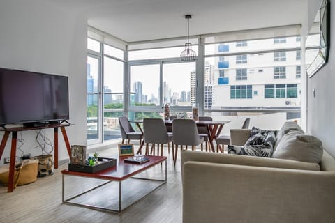 TV and multimedia, Living room, Seating area, Dining area