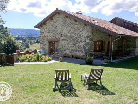 Maison en pierre avec sauna et jardin à Chalmazel - FR-1-496-39 House in Auvergne-Rhône-Alpes