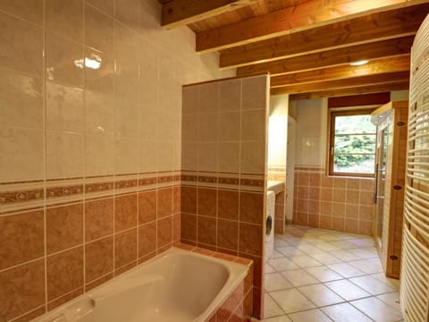 Maison en pierre avec sauna et jardin à Chalmazel - FR-1-496-39 House in Auvergne-Rhône-Alpes