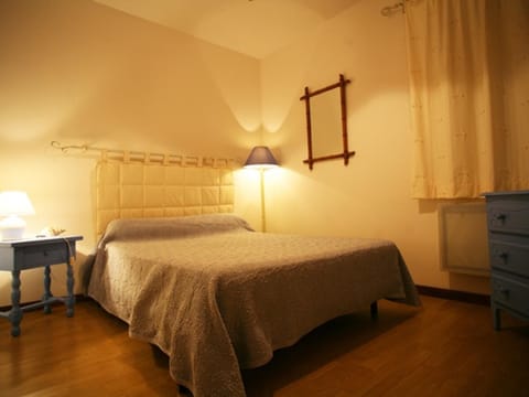 Gîte charmant au château, Le Veurdre - FR-1-489-163 House in Centre-Val de Loire